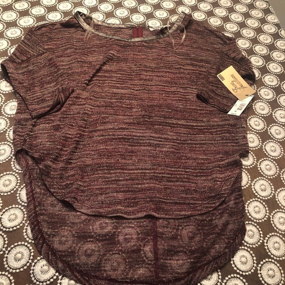 True Freedom Juniors Medium Back Zipper Top